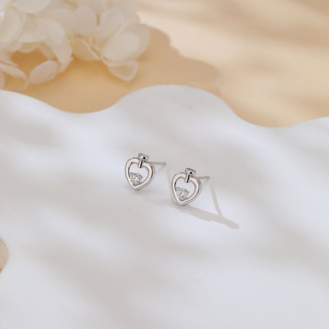 925 Sterling Silver Elegant Silver Heart-shaped Stud Earrings With Sparkling Central Moissanite