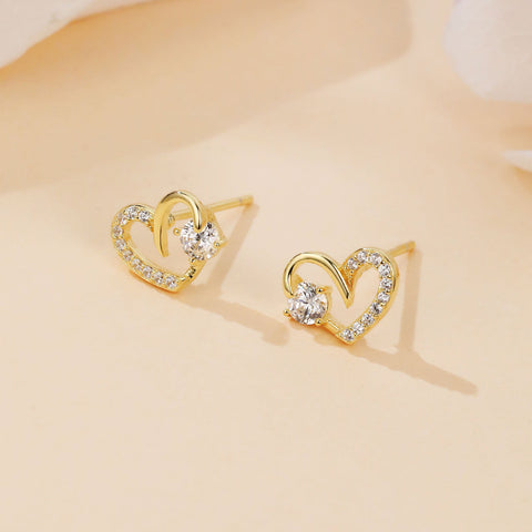 925 Sterling Silver Elegant Heart-shaped Zircon Stud Earrings In Gold Plating