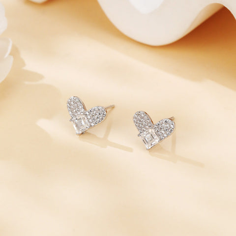925 Sterling Silver Sparkling Heart-shaped Moissanite Stud Earrings