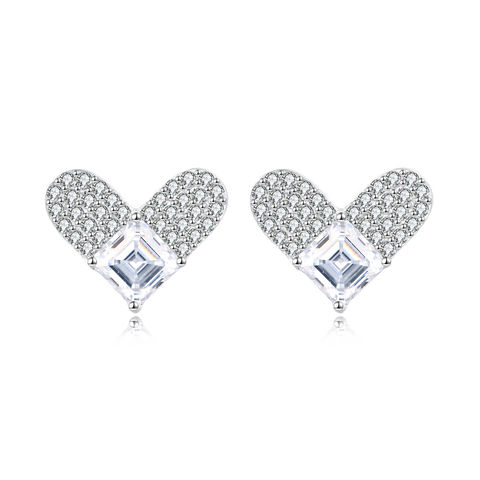 925 Sterling Silver Sparkling Heart-shaped Moissanite Stud Earrings