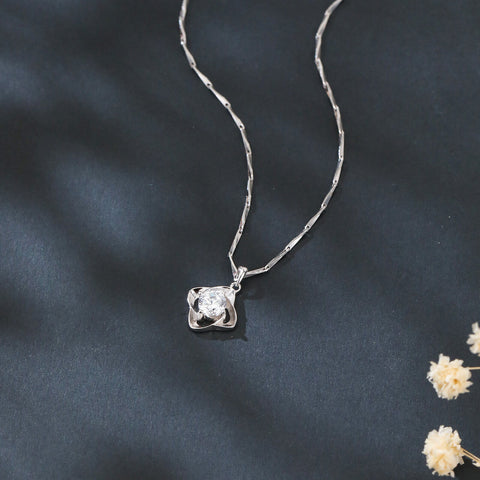 925 Sterling Silver Elegant Silver Necklace With Four-leaf Clover Design And Sparkling Zircon Pendant