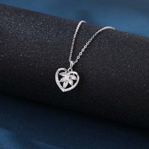 925 Sterling Silver Elegant Silver Heart-shaped Zircon Floral Pendant Necklace