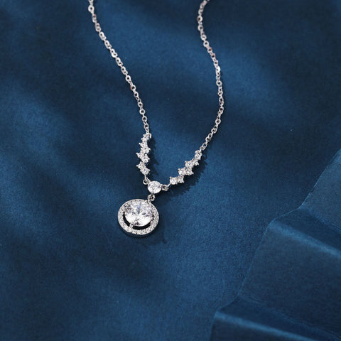 925 Sterling Silver Elegant Zircon Halo Necklace: Timeless Luxury With Sparkling Accents