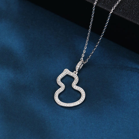 925 Sterling Silver Elegant Silver Zircon Heart-shaped Pendant Necklace With Wavy Design